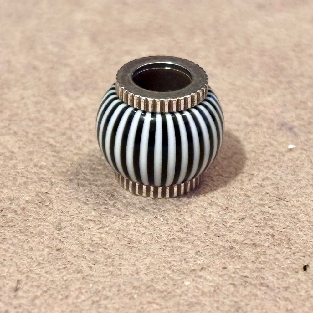 🆕Listing! 🆕 Brighton Zebra Stripe bead Thin black stripes on white glass Retired